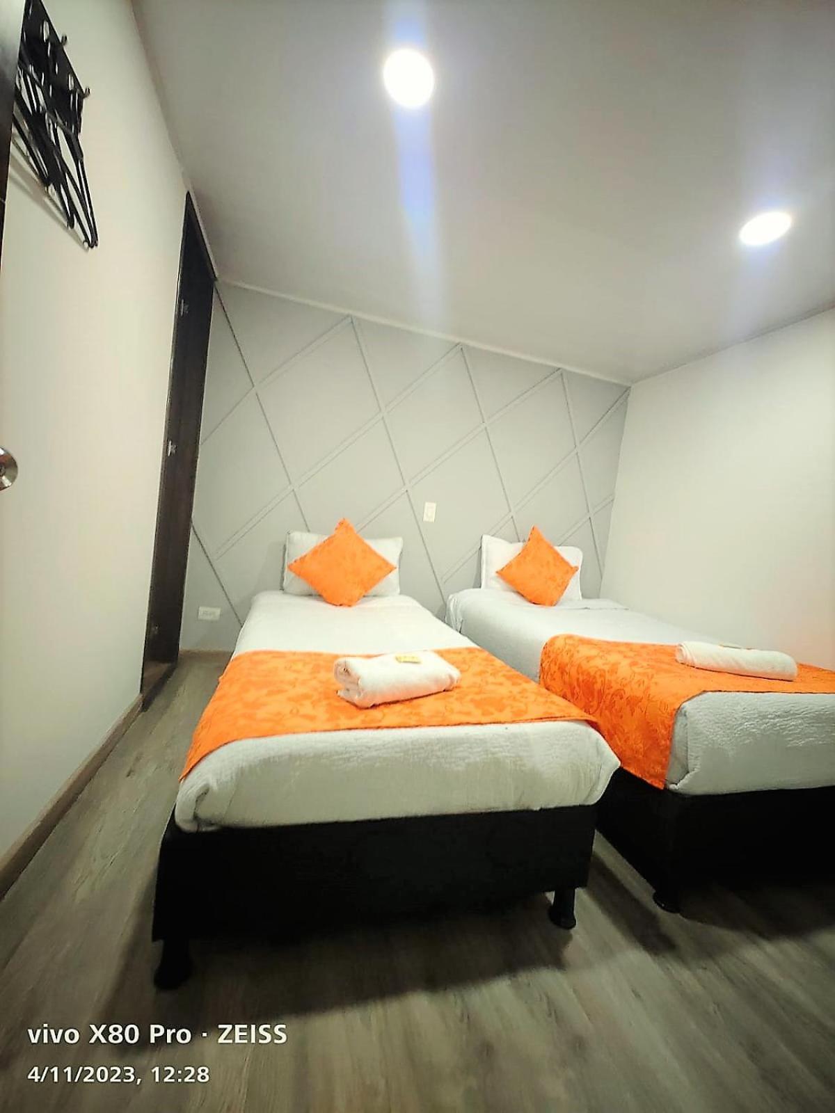 Hotel Kristal Ferial Bogota Exterior photo